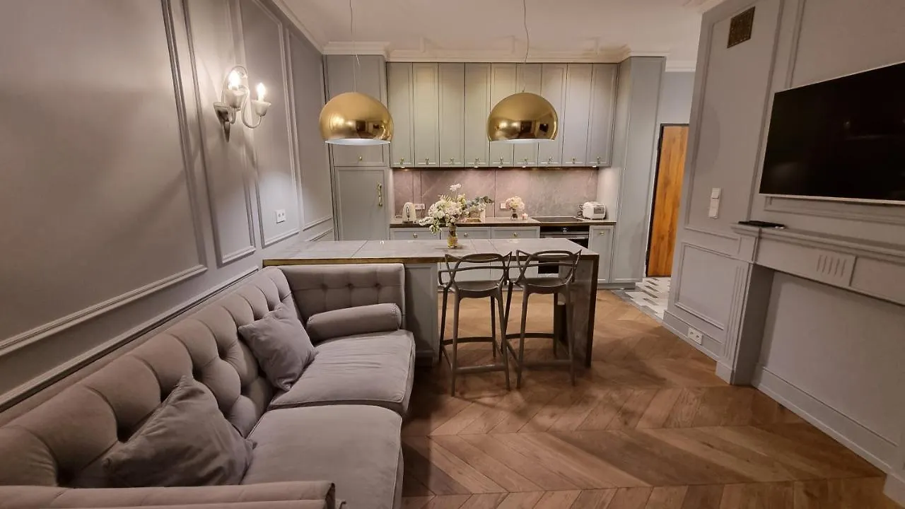 Luxury Garden Apartment ワルシャワ
