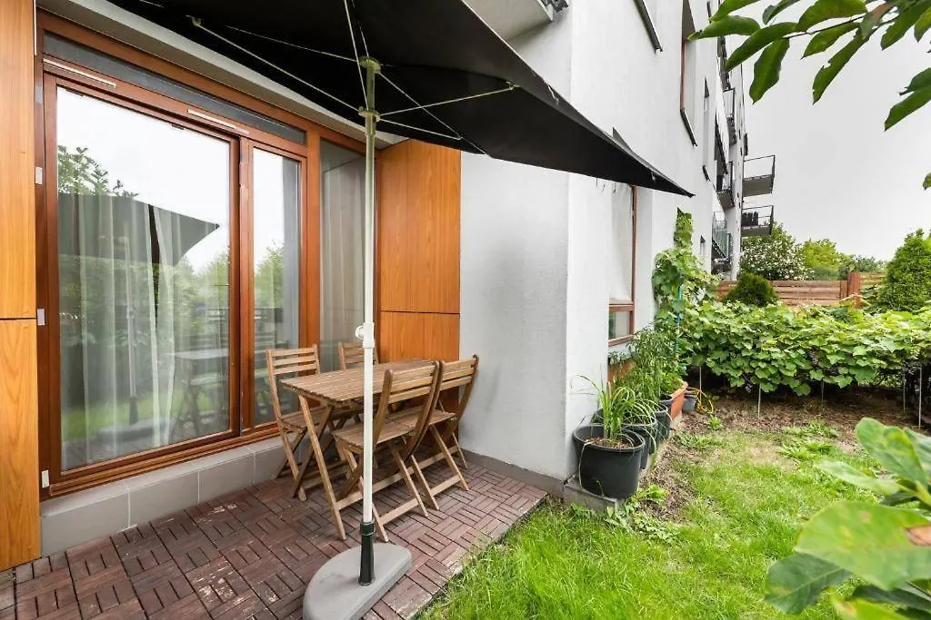 Luxury Garden Apartment Warschau